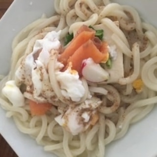 豆腐とうどんのサラダ